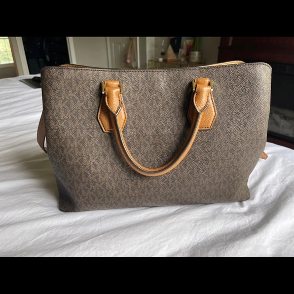 Michael Kors purse - Picture 6 of 7